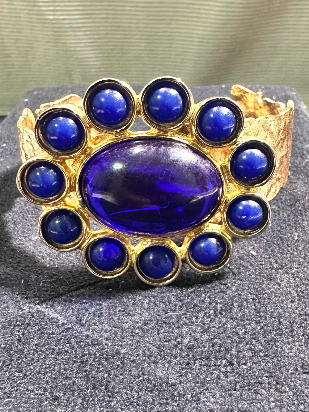 Vtg: SOUK By: Sherine Mogul Hammered Gold Toned Cuff Bracelet